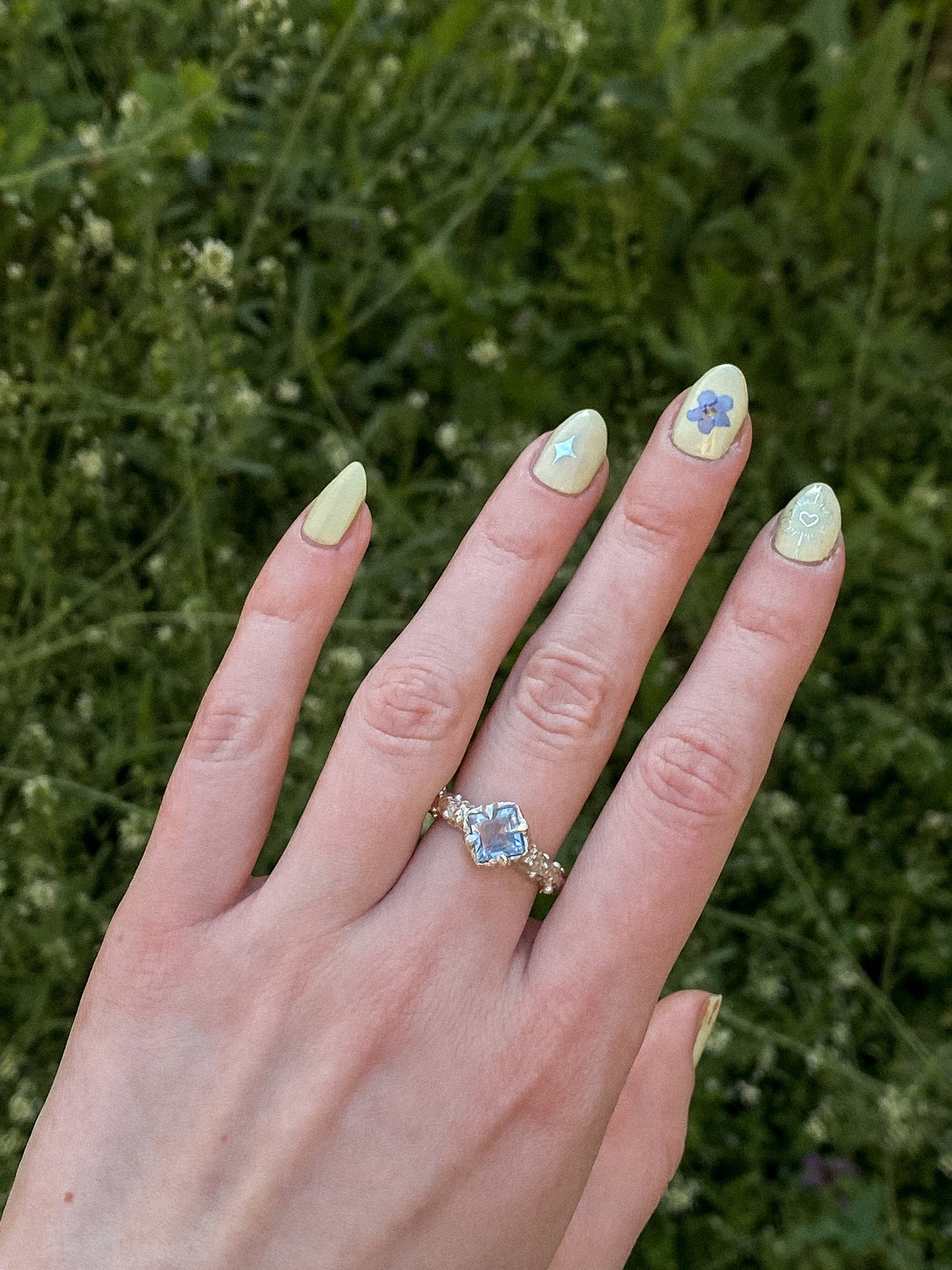 Ice crystal ring