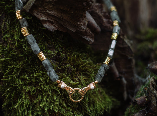 Royal Hands Choker